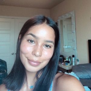 Meet your Posher, Katelyn